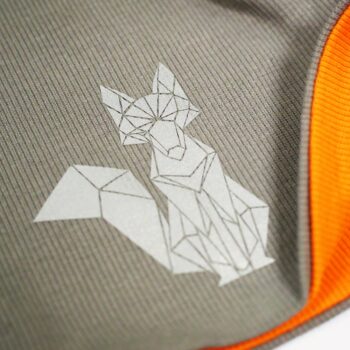 Cepure atstarojoša ar dažādiem dizainiem.